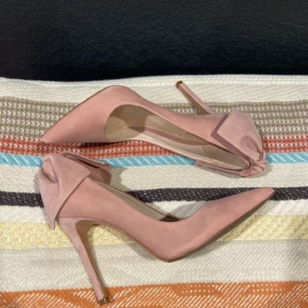 Schultz bow heels in great condition!